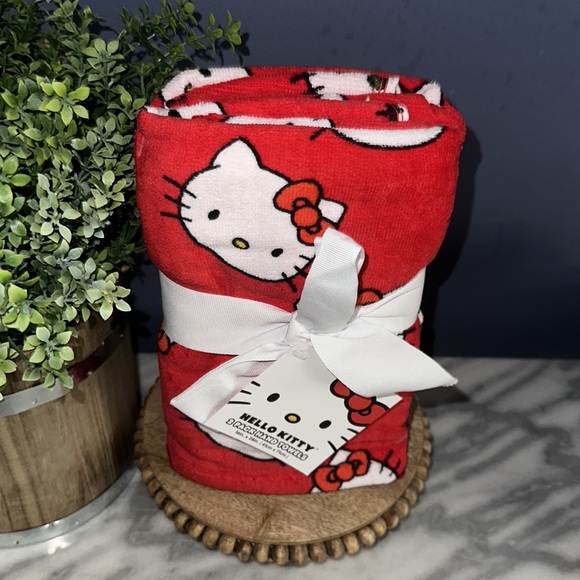 Hello kitty hand towels set of 2 - Picture 2 of 3